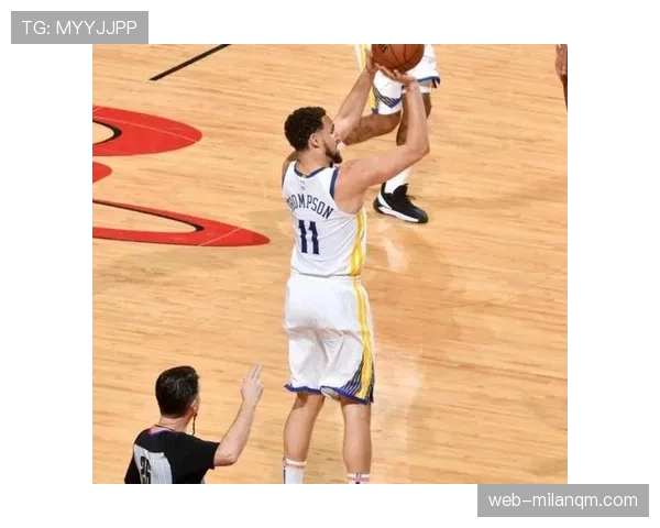 伊戈达拉利用无球跑动拉开空间提升防守转换效率